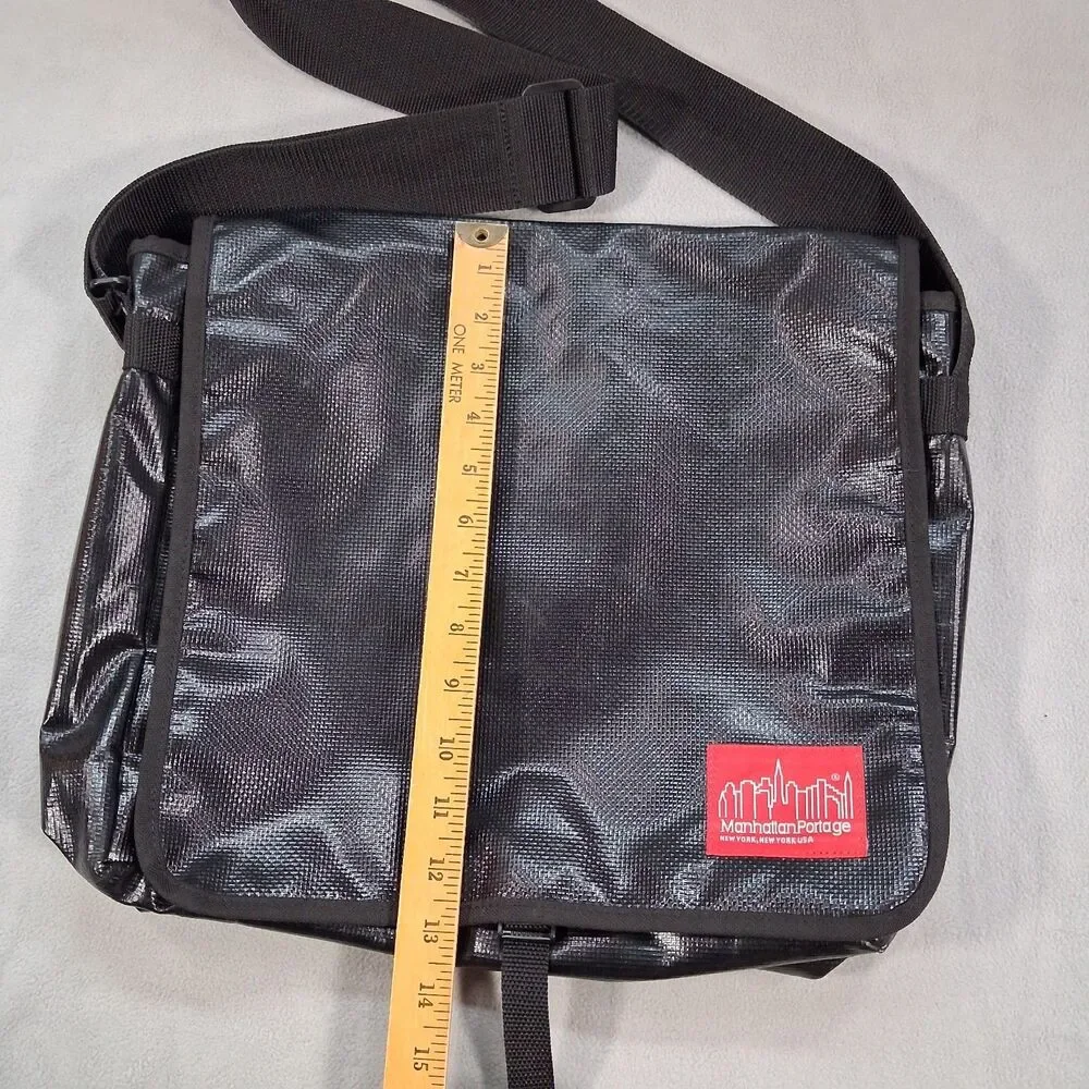 Manhattan Portage Vinyl Messenger Bag Black Commuter Travel Work